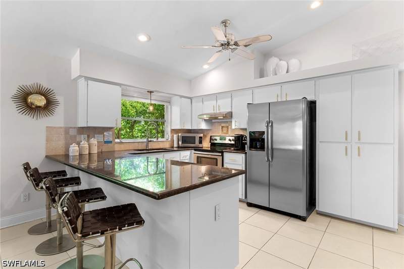3 bedroom SingleFamilyResidence at 580 97th Ave N, Naples Park, Naples — photo 4
