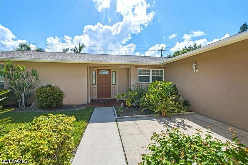 2 bedroom SingleFamilyResidence at 4443 Lakewood Blvd, Lakewood, Naples — photo 4