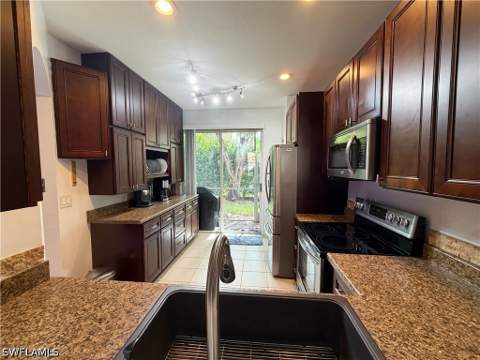 17517 Cherry Ridge Ln, Fort Myers FL - photo 6 of 20
