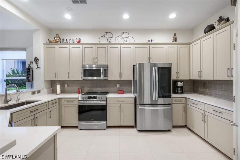 3 bedroom Attached at 13850 Cleto Dr, Bella Terra, Estero — photo 2