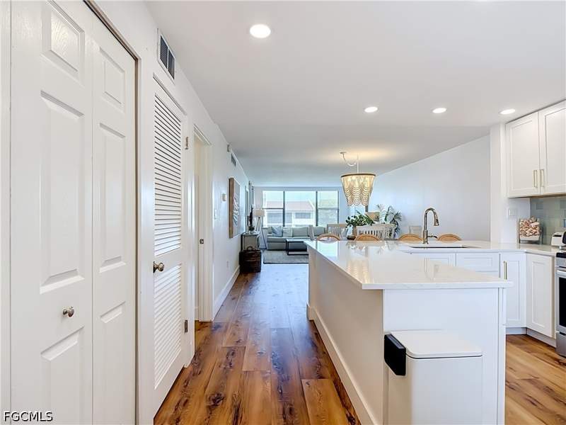 2 bedroom Condominium at 979 E Gulf Dr D433, Loggerhead Cay Condo, Sanibel — photo 4