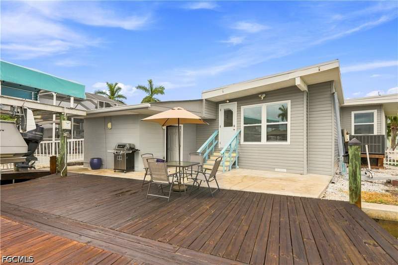 4 bedroom ManufacturedHome at 3827 Coconut Dr, Trailerhaven, St James City — photo 3