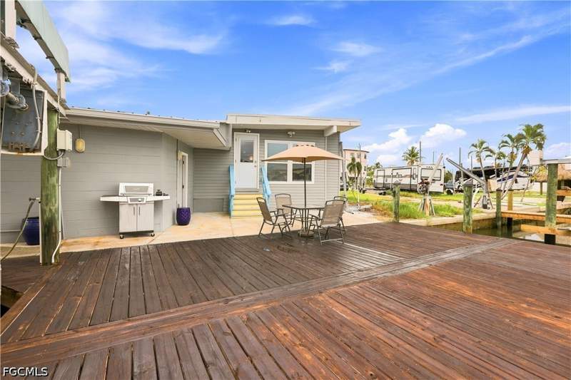 4 bedroom ManufacturedHome at 3827 Coconut Dr, Trailerhaven, St James City — photo 4