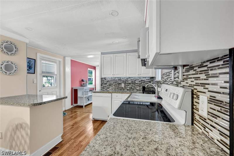 2 bedroom ManufacturedHome at 522 Menton Ln, Riviera Colony, Naples — photo 3