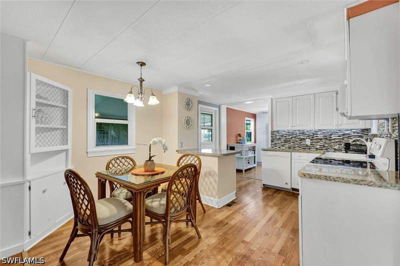 2 bedroom ManufacturedHome at 522 Menton Ln, Riviera Colony, Naples — photo 4