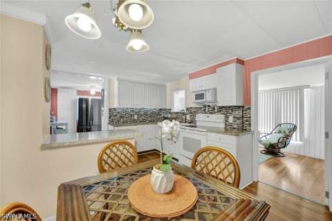 522 Menton Ln, Naples FL - photo 7 of 25