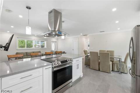 345 Donora Blvd, Fort Myers Beach FL - photo 14 of 39