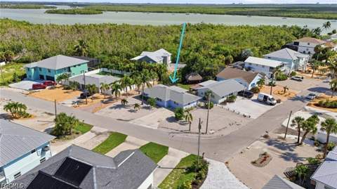 345 Donora Blvd, Fort Myers Beach FL - photo 7 of 39