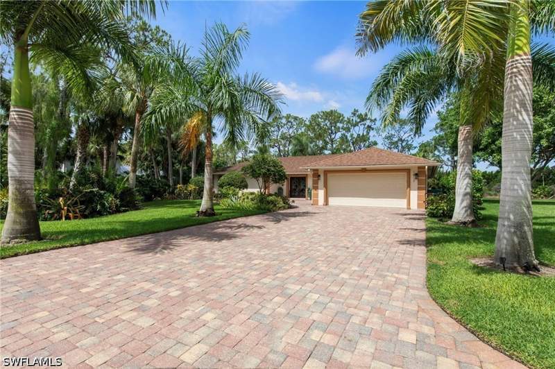 3 bedroom SingleFamilyResidence at 1813 Princess Ct, Imperial Golf Estates, Naples — photo 2