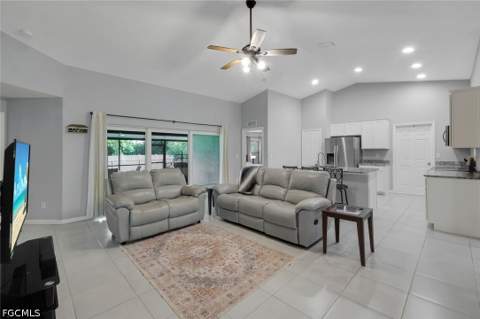 2627 SW 4th Ter, Cape Coral FL - photo 12 of 47