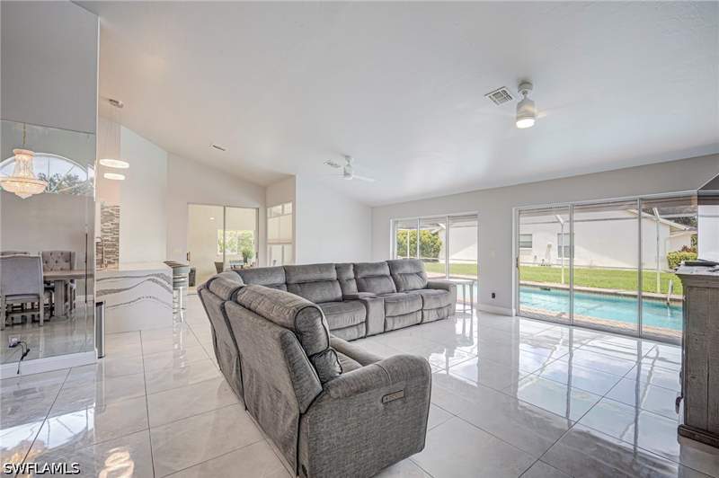 3 bedroom SingleFamilyResidence at 6630 Middlesex Pl, Berkshire Lakes, Naples — photo 4
