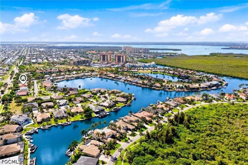 4 bedroom SingleFamilyResidence at 1817 Lagoon Ln, Cape Harbour, Cape Coral — photo 3