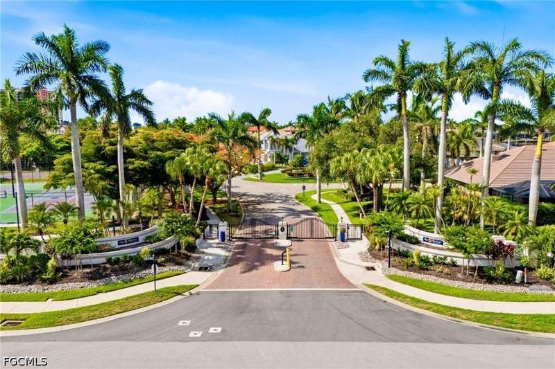 4 bedroom SingleFamilyResidence at 1817 Lagoon Ln, Cape Harbour, Cape Coral — photo 4