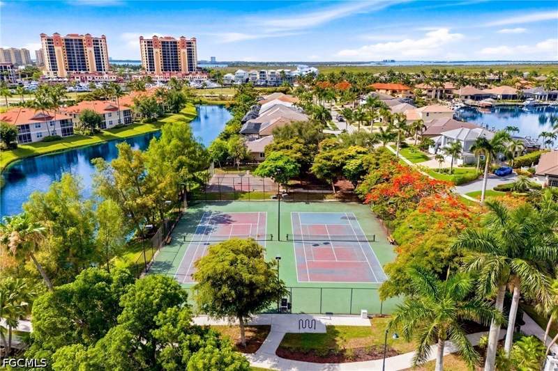 4 bedroom SingleFamilyResidence at 1817 Lagoon Ln, Cape Harbour, Cape Coral — photo 5