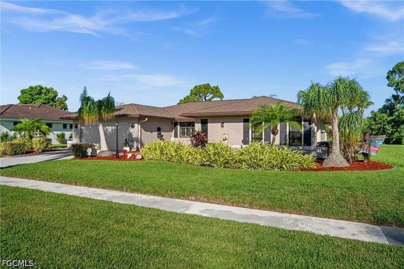 3 bedroom SingleFamilyResidence at 4165 Prestwick Ct, Lochmoor, North Fort Myers — photo 3