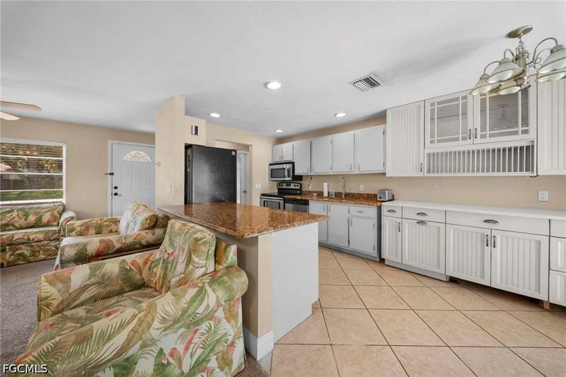 3 bedroom SingleFamilyResidence at 1583 Sunkist Way, Orange River Hills, Fort Myers — photo 3