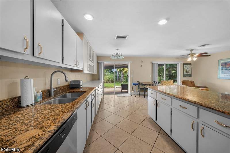 3 bedroom SingleFamilyResidence at 1583 Sunkist Way, Orange River Hills, Fort Myers — photo 5