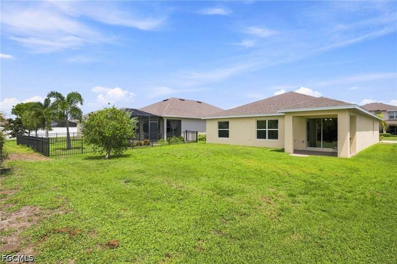 4 bedroom SingleFamilyResidence at 3166 Estancia Ln, Entrada, Cape Coral — photo 3
