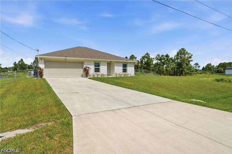3 bedroom SingleFamilyResidence at 811 Coffield Ave, Lehigh Acres, Lehigh Acres — photo 2