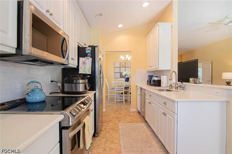 3 bedroom SingleFamilyResidence at 2436 Woodbourne Pl, Sandoval, Cape Coral — photo 2