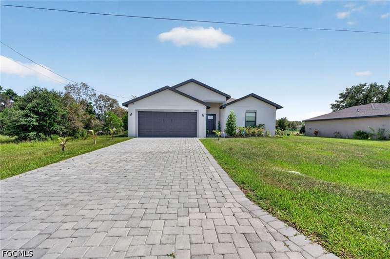 5 bedroom SingleFamilyResidence at 849 Sea Urchin Cir, Mirror Lakes, Fort Myers — photo 2