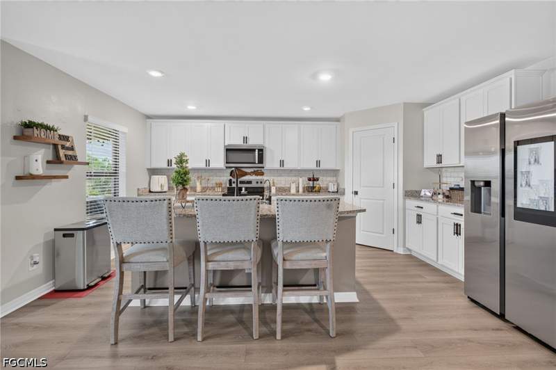 5 bedroom SingleFamilyResidence at 849 Sea Urchin Cir, Mirror Lakes, Fort Myers — photo 5