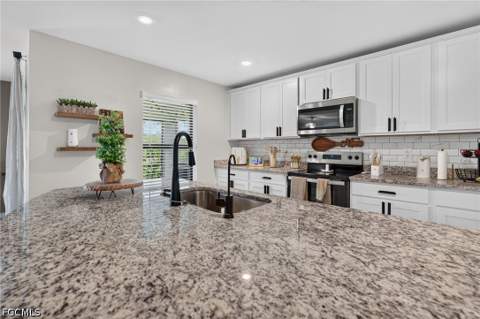 849 Sea Urchin Cir, Fort Myers FL - photo 6 of 24