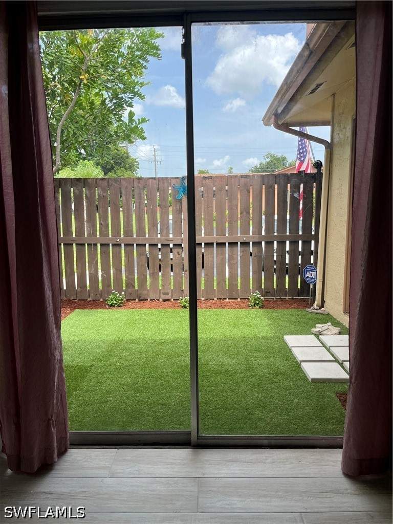 2 bedroom Attached at 6320 Royal Woods Dr, Royal Woods, Fort Myers — photo 4