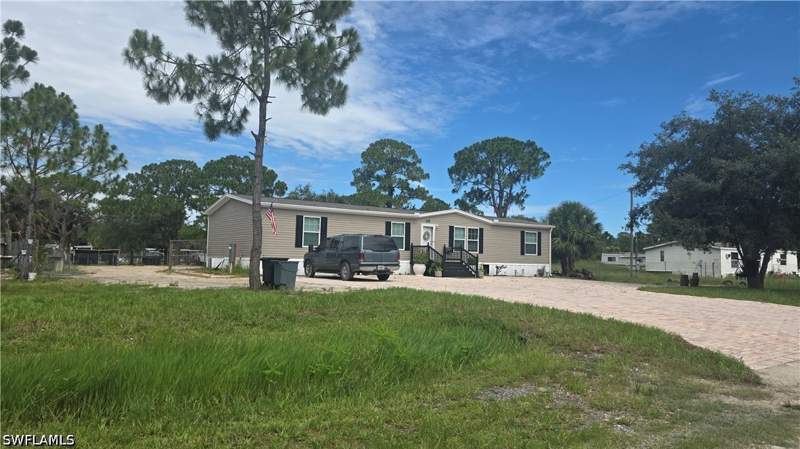 4 bedroom ManufacturedHome at 220 S Kennel St, Montura Ranch Estates, Clewiston — photo 2