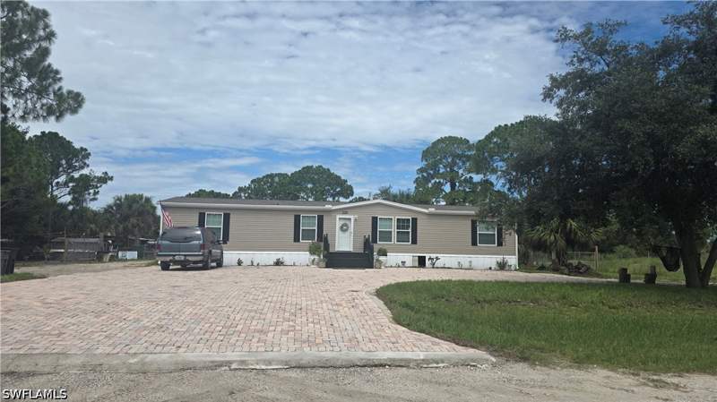 4 bedroom ManufacturedHome at 220 S Kennel St, Montura Ranch Estates, Clewiston — photo 4