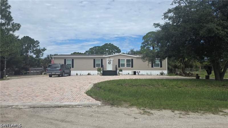 4 bedroom ManufacturedHome at 220 S Kennel St, Montura Ranch Estates, Clewiston — photo 5