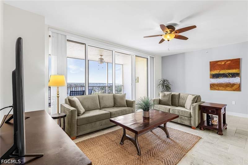 2 bedroom Condominium at 2090 W First St 1009, High Point Place, Fort Myers — photo 5