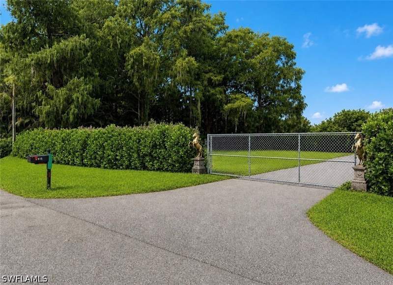 5 bedroom SingleFamilyResidence at 565 6th St SE, Golden Gate Estates, Naples — photo 2
