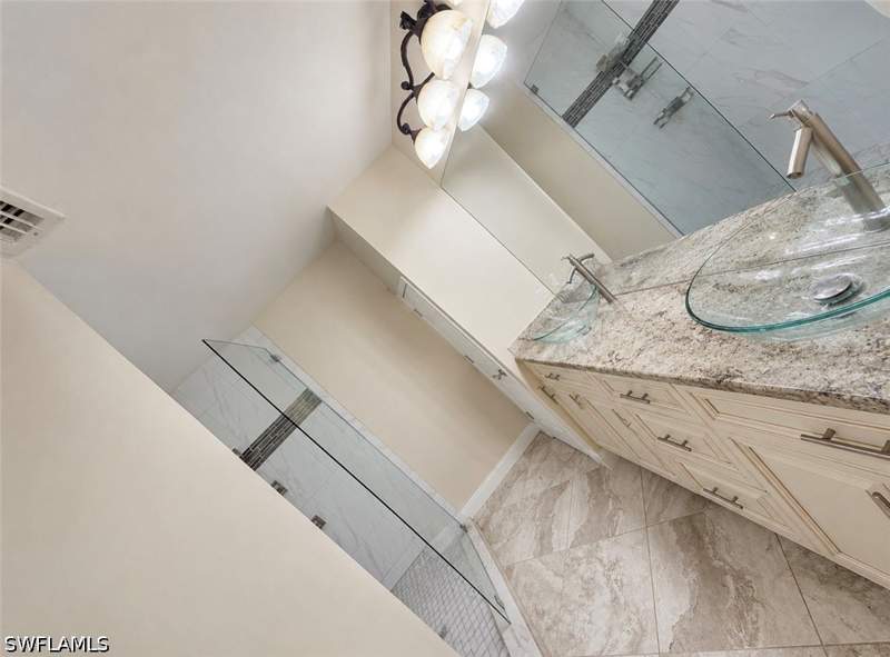 5 bedroom SingleFamilyResidence at 565 6th St SE, Golden Gate Estates, Naples — photo 4