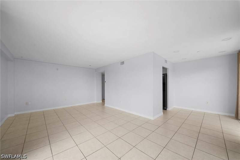 2 bedroom Condominium at 4807 Sunset Ct 405, Sunset Towers Condo, Cape Coral — photo 5