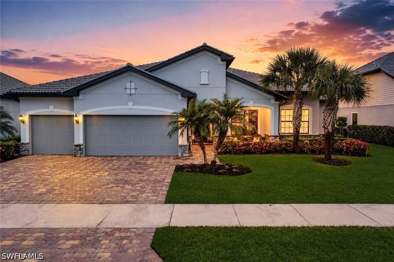 4 bedroom SingleFamilyResidence at 9577 Everglades Dr, Greyhawk At Golf Club Of The Everglades, Naples — photo 2
