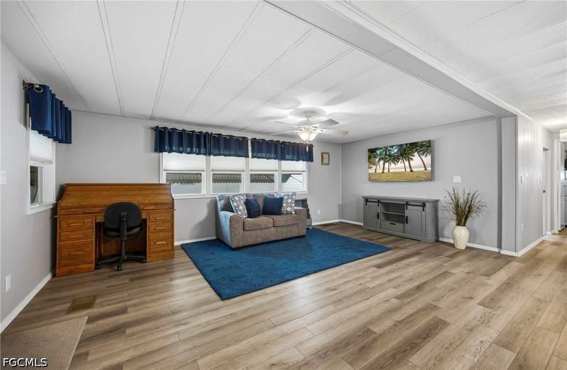 3 bedroom ManufacturedHome at 195 Domingo Dr, Poinsettia Park Mobile Home Co-Op Inc, Fort Myers — photo 2
