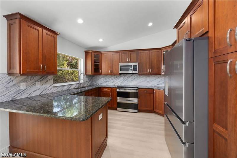 3 bedroom SingleFamilyResidence at 12960 Eagle Pointe Cir, Eagle Pointe Condo, Fort Myers — photo 4