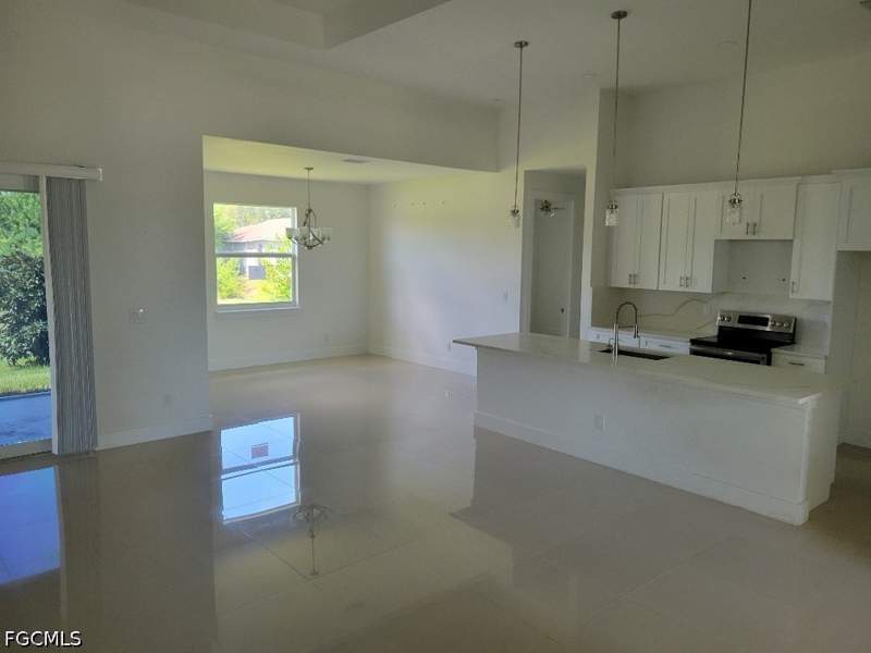 3 bedroom SingleFamilyResidence at 2128 NE 40th St, Cape Coral, Cape Coral — photo 4