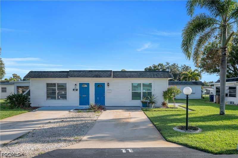 2 bedroom Attached at 11 Hamlin Ct, Orange Grove Park, Lehigh Acres — photo 3