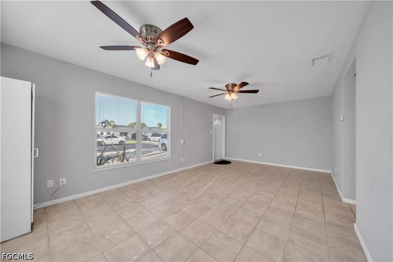 2 bedroom Attached at 11 Hamlin Ct, Orange Grove Park, Lehigh Acres — photo 4
