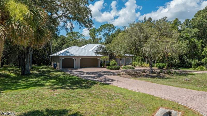 3 bedroom SingleFamilyResidence at 4033 Oak Haven Dr, Oak Haven, Labelle — photo 2