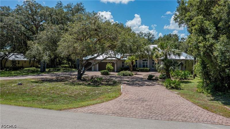 3 bedroom SingleFamilyResidence at 4033 Oak Haven Dr, Oak Haven, Labelle — photo 3