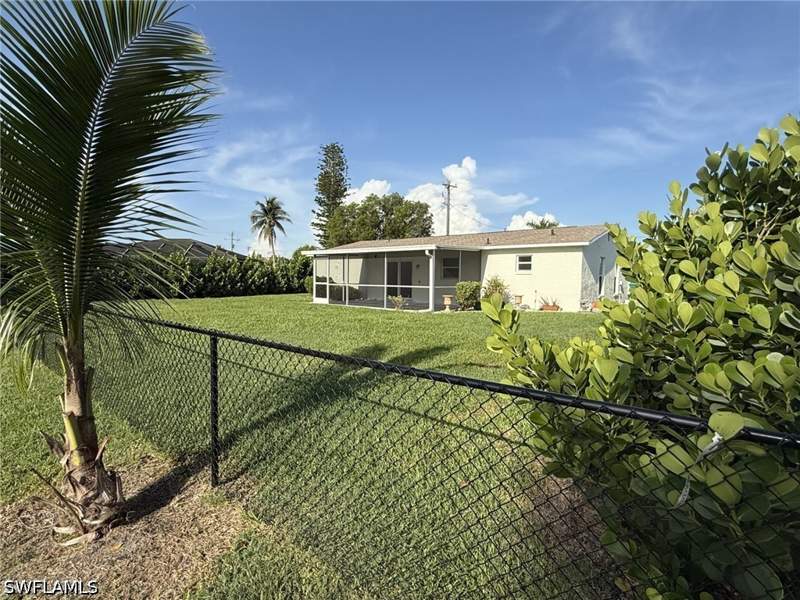 3 bedroom SingleFamilyResidence at 525 SE 11th Ct, Cape Coral, Cape Coral — photo 3