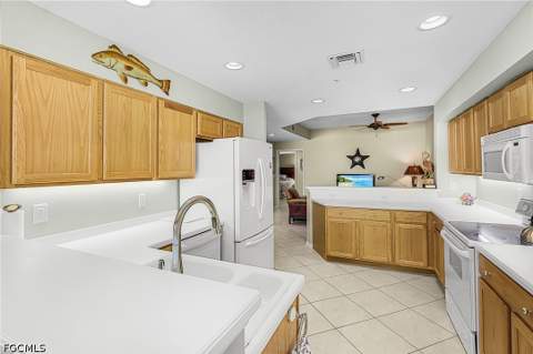 4141 Bay Beach Ln 442, Fort Myers Beach FL - photo 6 of 36