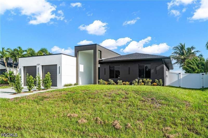 3 bedroom SingleFamilyResidence at 2700 SW Embers Ter, Cape Coral, Cape Coral — photo 2