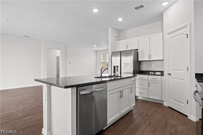 3 bedroom SingleFamilyResidence at 3901 NE 19th Ave, Cape Coral, Cape Coral — photo 3