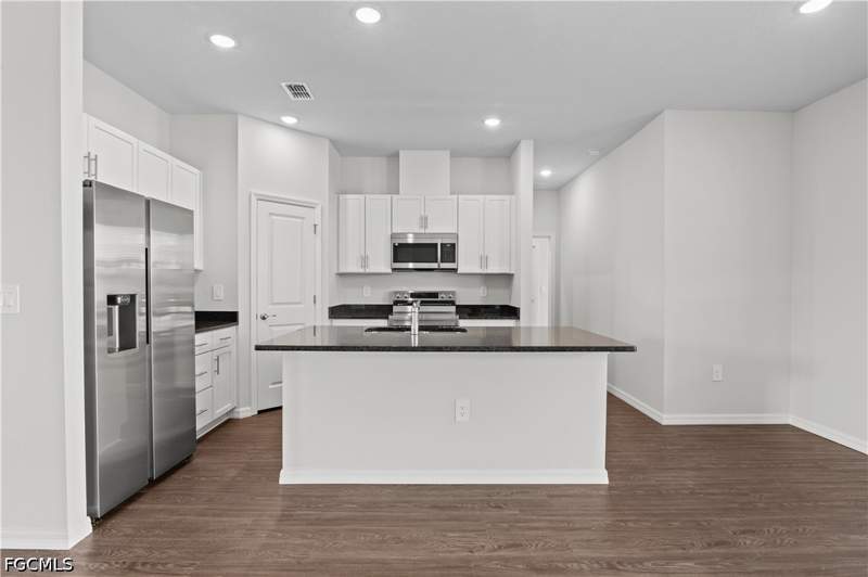 3 bedroom SingleFamilyResidence at 3901 NE 19th Ave, Cape Coral, Cape Coral — photo 5