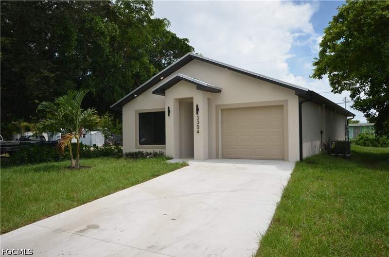 3 bedroom SingleFamilyResidence at 3304 Armstrong Ct NE, Fort Myers, Fort Myers — photo 2