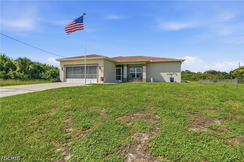 3 bedroom SingleFamilyResidence at 3017 Iris Cir, Port Labelle, Labelle — photo 2